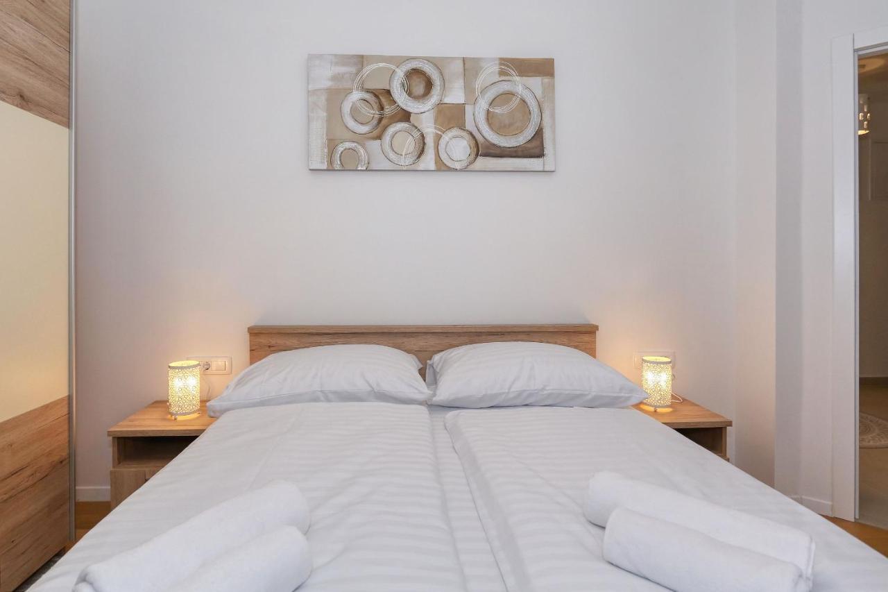 Apartments Perla With Free Parking Zadar Eksteriør billede